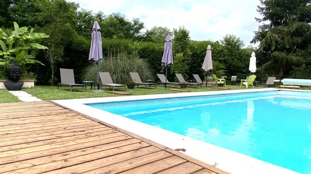 Gîte Ariège Pyrenees swimming pool